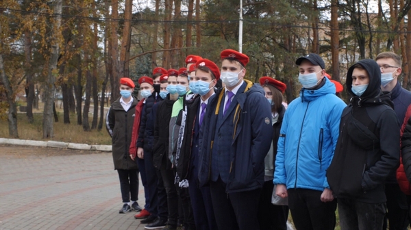 Уходят в армию ребята