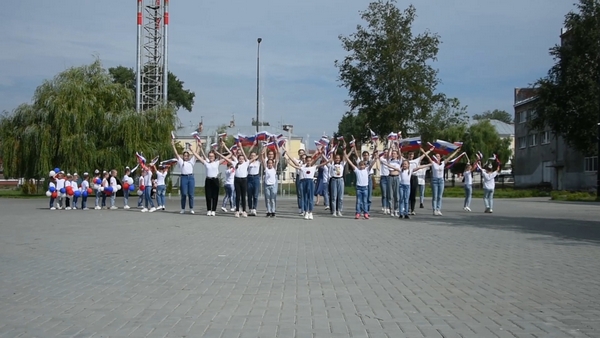 Гордо реет наш флаг