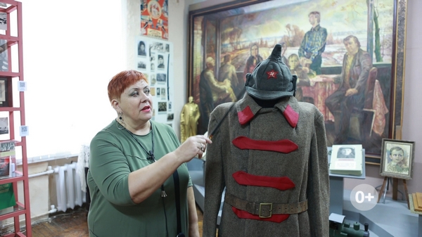 Суконная шинель и «будёновка»