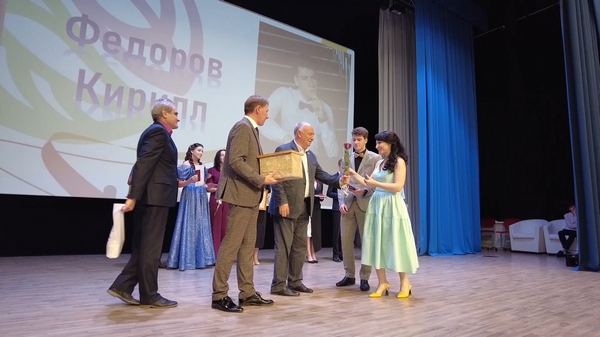 Вручение аттестатов