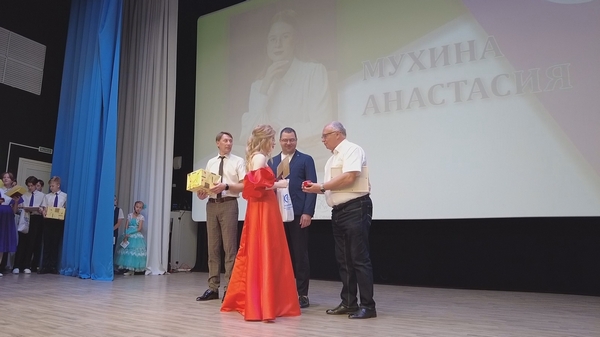 В Котовской школе-ЭКОТЕХ прошел выпускной бал
