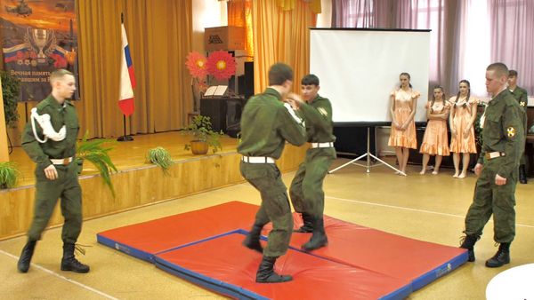 Равнение на героев