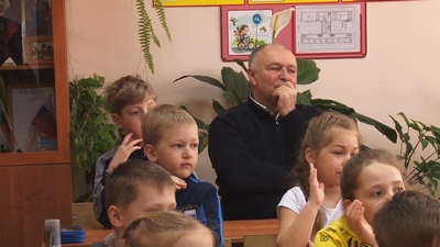 «Урок безопасности». В средней общеобразовательной школе 4-я четверть началась с полезного урока, на котором побывал глава города
