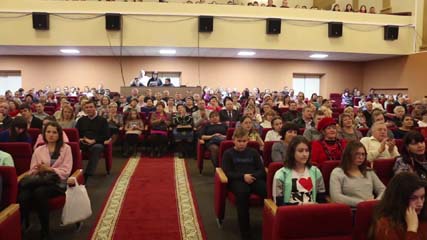 2 000 киносеансов,  15 000 зрителей... Киноконцертного залу Дворца культуры 1 год