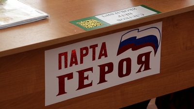 В Котовской школе появилась «Парта героя» с QR-кодом.  Боевое прошлое земляка Пётра Яковлевича Слеткова может узнать каждый ученик