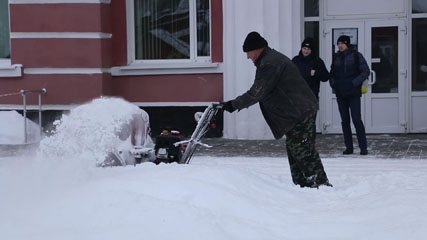 На борьбу со снегом в Котовске брошены все силы