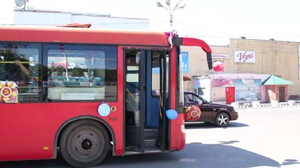 По маршруту №1 в День Победы ходил необычный общественный транспорт