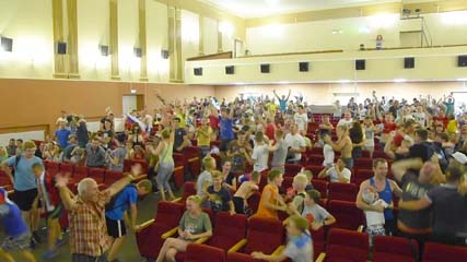 Поболеть за нашу сборную в матче 1/8 финала Чемпионата мира 2018 в ДК пришли более 400 человек