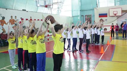 «Школьный десант» высадился в спортзале физкультурно-оздоровительного комплекса