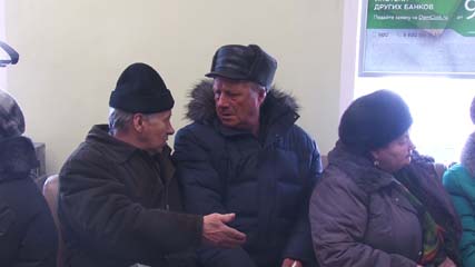 В очереди за пенсией в предпраздничный день
