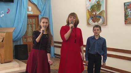 Вокальный фестиваль "Споемте, друзья!" объединяет поколения. В Доме детского творчества прошел конкурс песни