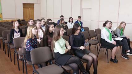 Занимаются пропагандой здорового образа жизни и рассказывают о вреде пагубных привычек сверстникам